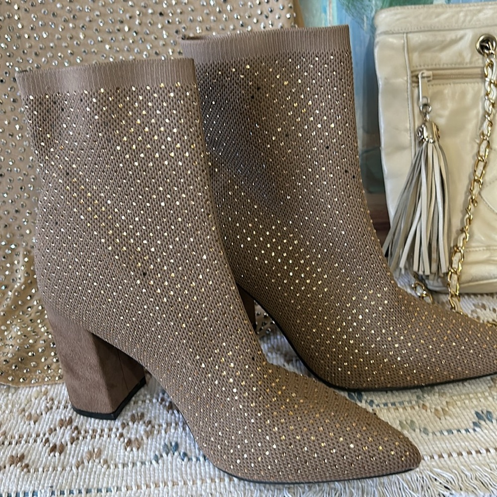 Mia slouchy booty with chunky heel size 9 brown